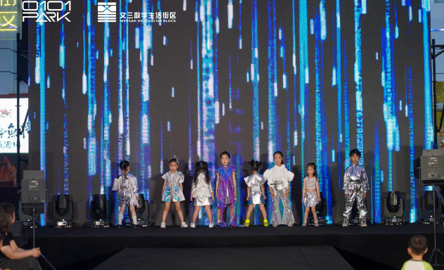 潮童星大秀在杭州文三数字生活街举行